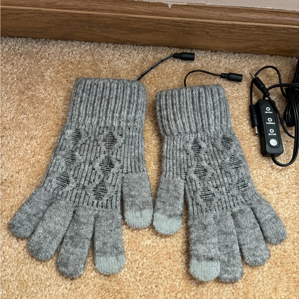 Rechargeable Gray Heated Knit Gloves
